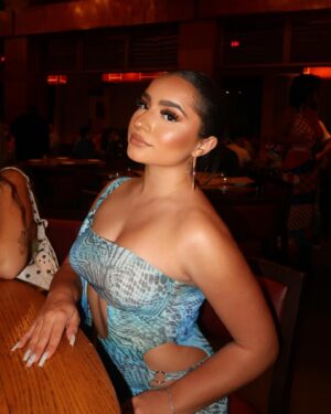 Tati McQuay Instagram - Meet me at Nobu in Nassau 🍸✨