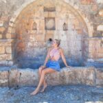 Tatiana-Laurence Delarue Instagram - Petit déjeuner traditionnel, tomates, fêta, Olives.... Divin by @paulmariecrete Puis🩴🩴🎒 départ pour découvrir les charmants villages de #crete aux pierres sublimes, aux arbres magiques, au ports tellement charmant, aux habitants souriants et dune douceur sincère, aux sons et couleurs poétiques... Déjà sous le charme...💁🏼‍♀️ Suivez-moi dans mes aventures 🌺 👶🏽💭❣️ #crete #grece #travel #holiday