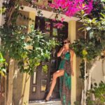 Tatiana-Laurence Delarue Instagram - 🇬🇷Vous pensez que j'ai envie de faire des vacances #farniente ? Piscine, lecture, cocktail, repos... 🍹🧘🏼‍♀️🛀🏼🛌💆🏼‍♀️🌴⛱️🏸🖼👙🩴🌠 Ou bien, des vacances aventures? Sports extrêmes, randonnées, spéléologie, cascades, escalades.... 🧗🏼‍♀️🏇🏽🚵🌵⛵️🪂👟🥾🧢🌌 ☀️Bien arrivée dans ce joyaux naturel pensé par @paulmariecrete 🌺🌺🌺🌺🌺🌺🌺🌺🌺🌺🌺🌺🌺🌺🌺🌺🌺🌺🌺🌺🌺🌺🧳 #crete #grece 👼🏽💭❤️ 👗 by @iconela.moda