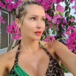 Tatiana-Laurence Delarue Instagram - 🇬🇷Vous pensez que j'ai envie de faire des vacances #farniente ? Piscine, lecture, cocktail, repos... 🍹🧘🏼‍♀️🛀🏼🛌💆🏼‍♀️🌴⛱️🏸🖼👙🩴🌠 Ou bien, des vacances aventures? Sports extrêmes, randonnées, spéléologie, cascades, escalades.... 🧗🏼‍♀️🏇🏽🚵🌵⛵️🪂👟🥾🧢🌌 ☀️Bien arrivée dans ce joyaux naturel pensé par @paulmariecrete 🌺🌺🌺🌺🌺🌺🌺🌺🌺🌺🌺🌺🌺🌺🌺🌺🌺🌺🌺🌺🌺🌺🧳 #crete #grece 👼🏽💭❤️ 👗 by @iconela.moda