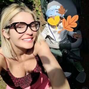 Tatiana-Laurence Delarue Instagram - Mon bébé Newt, mon Trésor. 

490 Jours de pure Magie à tes côtés, mais une éternité dans mon cœur.

Demain, la deuxième fête des Mamans et, tu as déjà tellement changé mon Triton🙈. 

La première, tu allais avoir 4 Mois... Si petit mon Ange... Tu étais toujours collé sur mon bidou comme un bébé Koala 🐨. 

Aujourd'hui,  tu vas avoir 16 Mois.

Waouuuuuu Mon Roi 🤴🏽.

Quel évolution mon petit aventurier qui n'a peur de rien ☺️.

Découvrir les éléments extérieurs ta passion. La nature, l'eau, la terre, la faune et la flore...

6 Petites dents mais, déjà prêt A tout goûter et A découvrir ta planète. 

Tu fais de moi la Maman la plus chanceuse de l'univers. 

Tu Croques la vie A pleines dents avec ton sourire craquant, tes rires enjoleurs, ta petite voix Lutine quand tu chantes et, ta joie quand tu danses.

Une Boule d'amour et de tendresse.

Merci pour les jours, les nuits, en ta compagnie qui ne sont que bonheur, A l'état pure.

J'ai beaucoup de chance de recevoir chaque jour tes bisous d'amour, tes attentions et câlins, mon Enfant❣️

En route pour la 3ème fêtes des Mamans, avec son joli lot de surprises A savourer ensemble. 

Je t'aime, t'aime, t'aime passionnément, Éternellement ❤️🤱🏼👼🏽

#fetedesmeres
