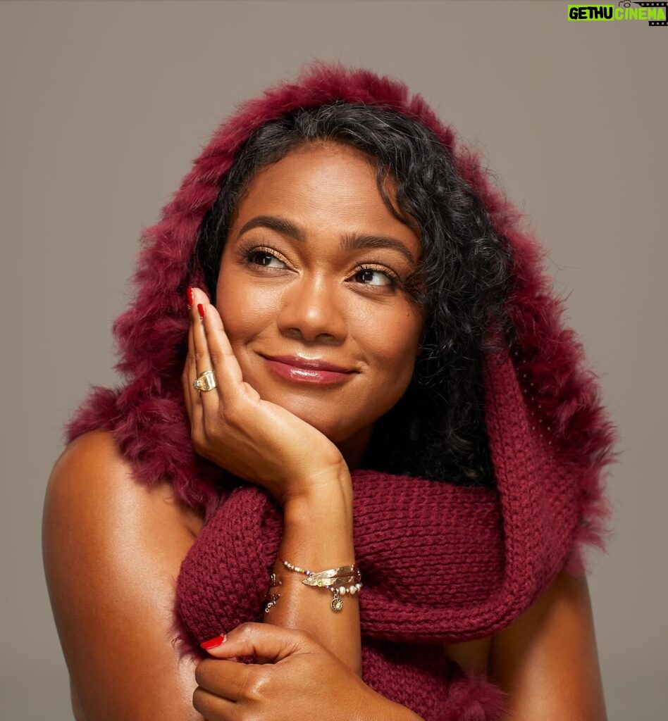 Tatyana Ali Instagram - What does Christmas really mean to you? When I first heard “What Christmas Really Means” by @lizzy.o.music, I fell in love with its heartfelt lyrics. I hope it moves you just as much as they moved me.