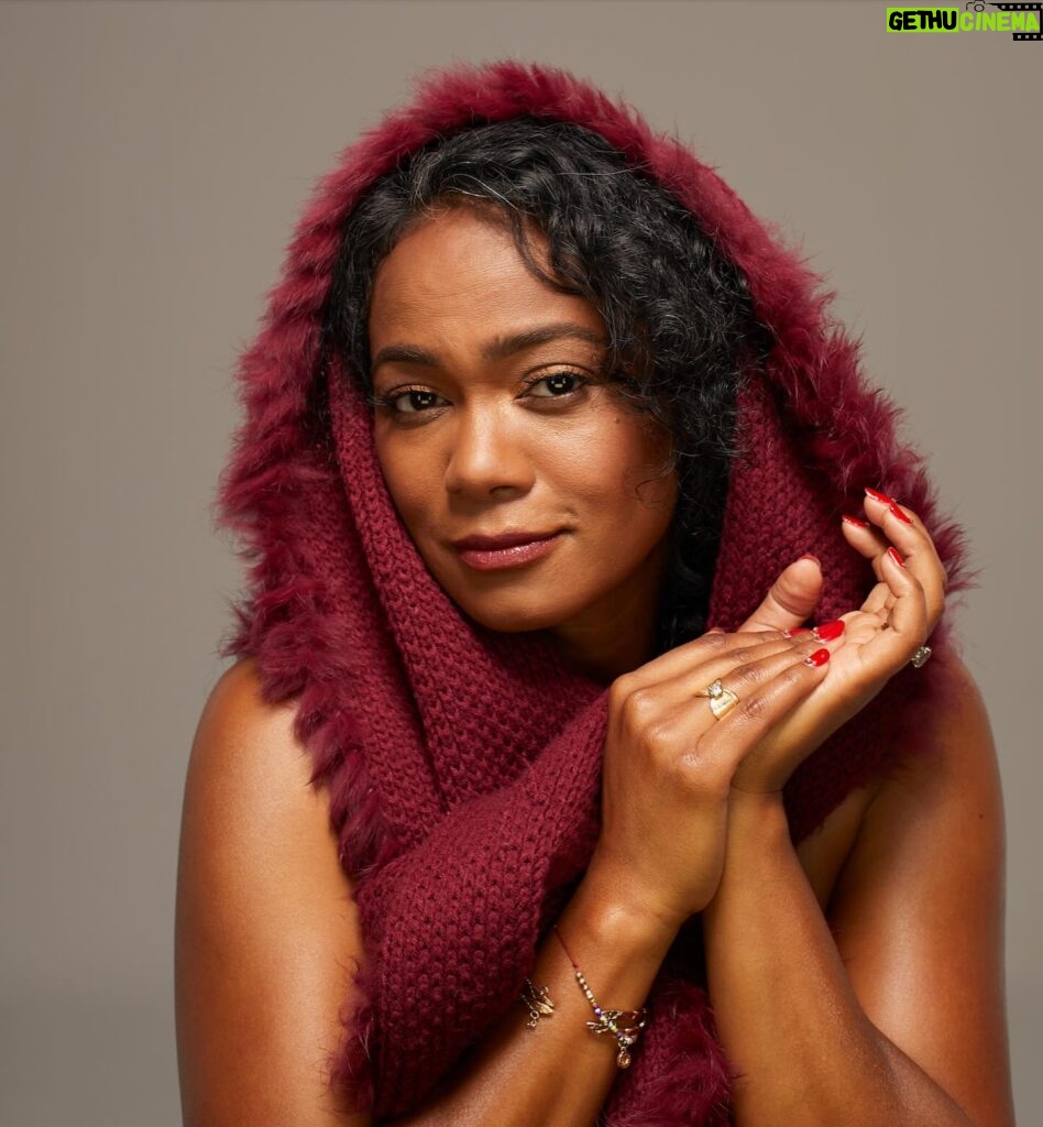 Tatyana Ali Instagram - What does Christmas really mean to you? When I first heard “What Christmas Really Means” by @lizzy.o.music, I fell in love with its heartfelt lyrics. I hope it moves you just as much as they moved me.
