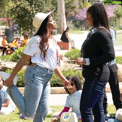 Tatyana Ali Instagram - Did you all catch yesterday’s episode of #AbbottElementary? I was so happy to be invited back, and I had so much fun getting to play with @janellejamescomedy and the whole cast again. Thank you @quintab for allowing me to be a part of this epic show! The kids had me hype for real. And yes- Liberty Rings Rules!!!!! Someone pass me the Epsom Salts 🧂 Please and Thank You 🙏🏾