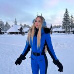 Taylor Mega Instagram - La, dove il sole tramonta in verticale ❄️