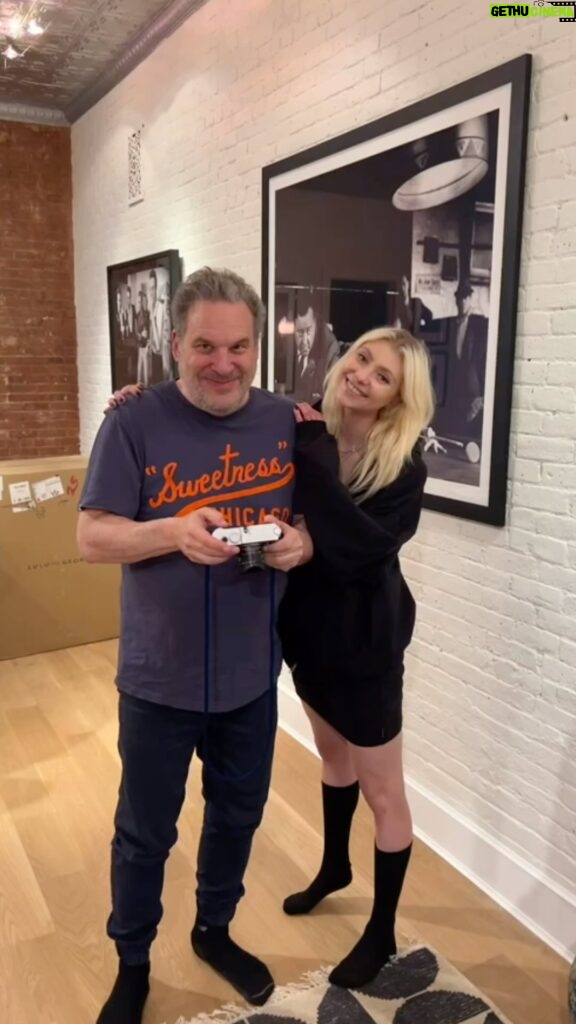 Taylor Momsen Instagram - No one has a bigger #rockandroll heart than @jeffgarlin not only one of my favorite people and and an amazing human but a musical encyclopedia! Love you Jeff!! Cranking some rock n roll and shooting some fun photos with him, one of his many talents is photography 🤘❤️🔥