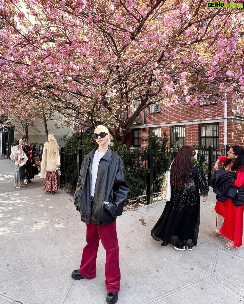 Taylor Momsen Instagram - NYC is in bloom