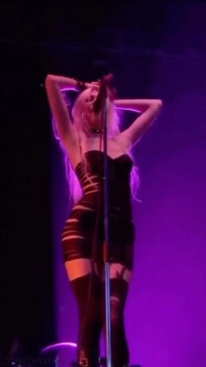 Taylor Momsen Instagram - #TBT …way back when #missnothing (edit by @ijustreallylovetaylormomsen )