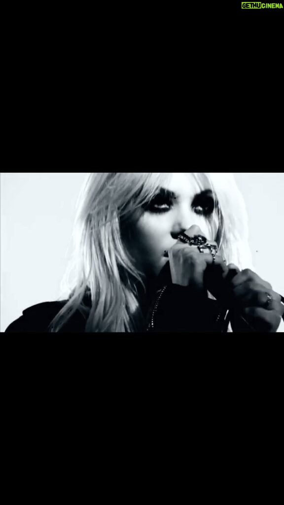 Taylor Momsen Instagram - 15 YEARS AGO TODAY! #Makemewannadie “viral” video was released! Holy sh@! That’s how old I was when I wrote this song, so crazy. It would go on to be the number one rock song in the UK 🙏❤️ and I never get tired of playing it. Interesting trivia…there was interest in putting it in one of the “Twilight” movies at the time but would end up in “Kick Ass”…can you spot the lyric change? Time flies when you’re having fun…❤️❤️🤘🤘
