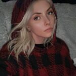 Taylor Momsen Instagram - Happy New Year’s Weekend! #holidayoutfit celebrate 🎉