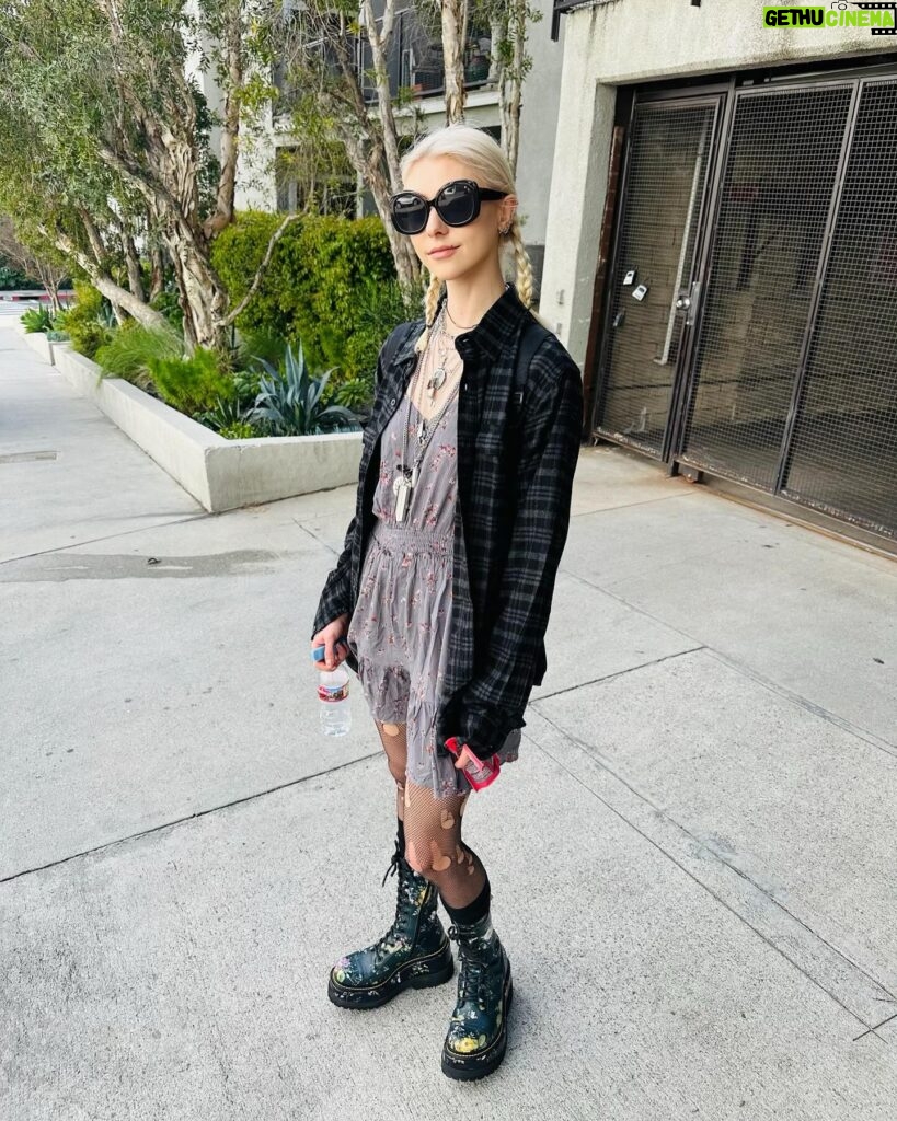 Taylor Momsen Instagram - L.A. Women ❤️❤️❤️ @theartistsg