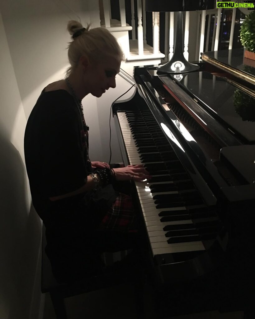Taylor Momsen Instagram - Home Sweet Home ❤️