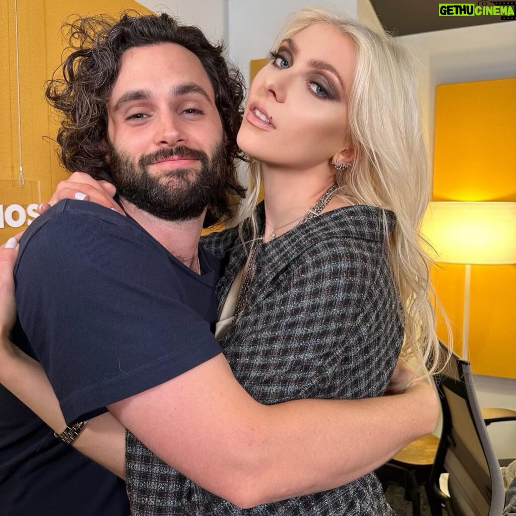 Taylor Momsen Instagram - Getting to talk to @pennbadgley again after so many years was such a heart warming experience, though we’ve both lived a lifetime since we last saw each other (he’s a dad now!!!) it felt so comforting and familiar like no time had passed. He’s so thoughtful, talented and intelligent and I had a great hang with him and his @podcrushed friends. Episode is out NOW!!! ❤️ love you all! 📸 @theartistsg