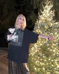 Taylor Momsen Instagram - Bring on #2024 !!!! Have a great NYE and a happy New Year to you all! ❤️🎉🤪🤘😘
