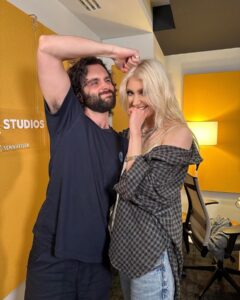 Taylor Momsen Instagram - Repost from @podcrushed • A reunion worth waiting for… 👯 but don’t ask us what’s going on in the second photo, we don’t know either.
