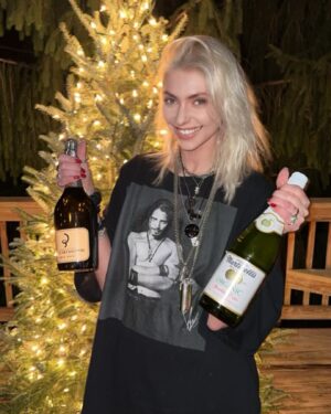 Taylor Momsen Instagram - Bring on #2024 !!!! Have a great NYE and a happy New Year to you all! ❤️🎉🤪🤘😘