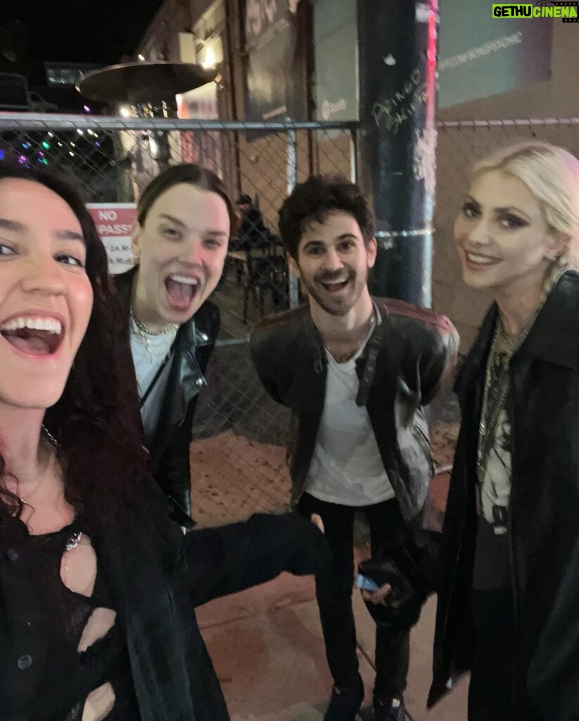 Taylor Momsen Instagram - Can’t leave LA without a proper reunion from both ends of the spectrum @officiallzzyhale and @connorpaolo ❤️❤️ 📸 @theartistsg #gottagetoutofthisplace