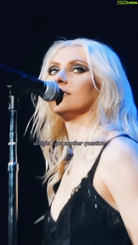 Taylor Momsen Instagram - Happy #internationalwomensday Edit by @xxrecklessmomsenxx