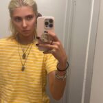 Taylor Momsen Instagram - Happy Thursday #yellow