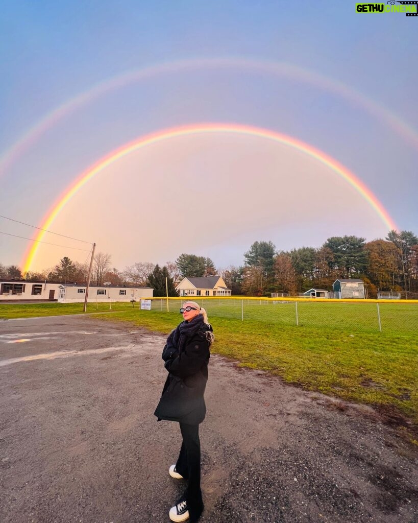 Taylor Momsen Instagram - #rainbow 🌈