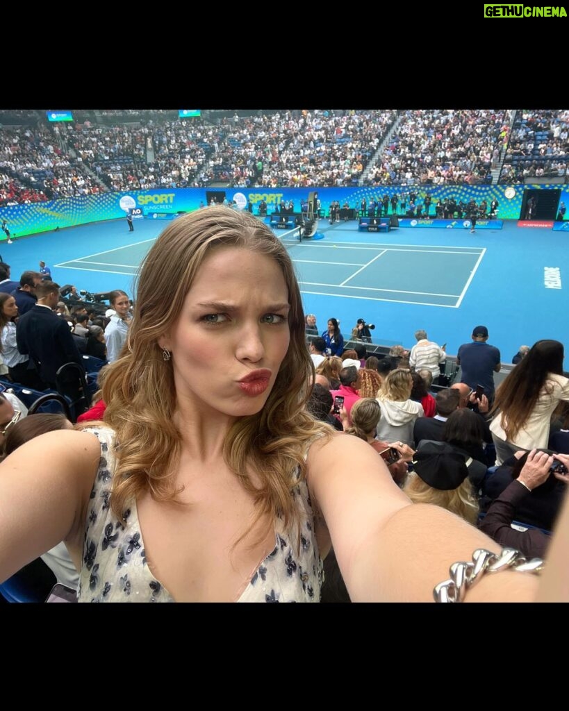 Teagan Croft Instagram - You haven’t seen me riled up til you’ve seen me at the tennis. Crazy fun night at the @australianopen, thanks to @poloralphlauren #PoloRalphLauren #AO23 Makeup by @carladysonmakeup