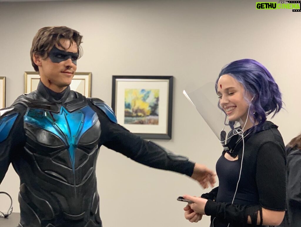 Teagan Croft Instagram - Titans Season 3 has started streaming on hbomax!! Here are some sneaky set pics to celebrate… I reckon you all will love this season ;) #hbomax #dctitans @hbomax @dctitans
