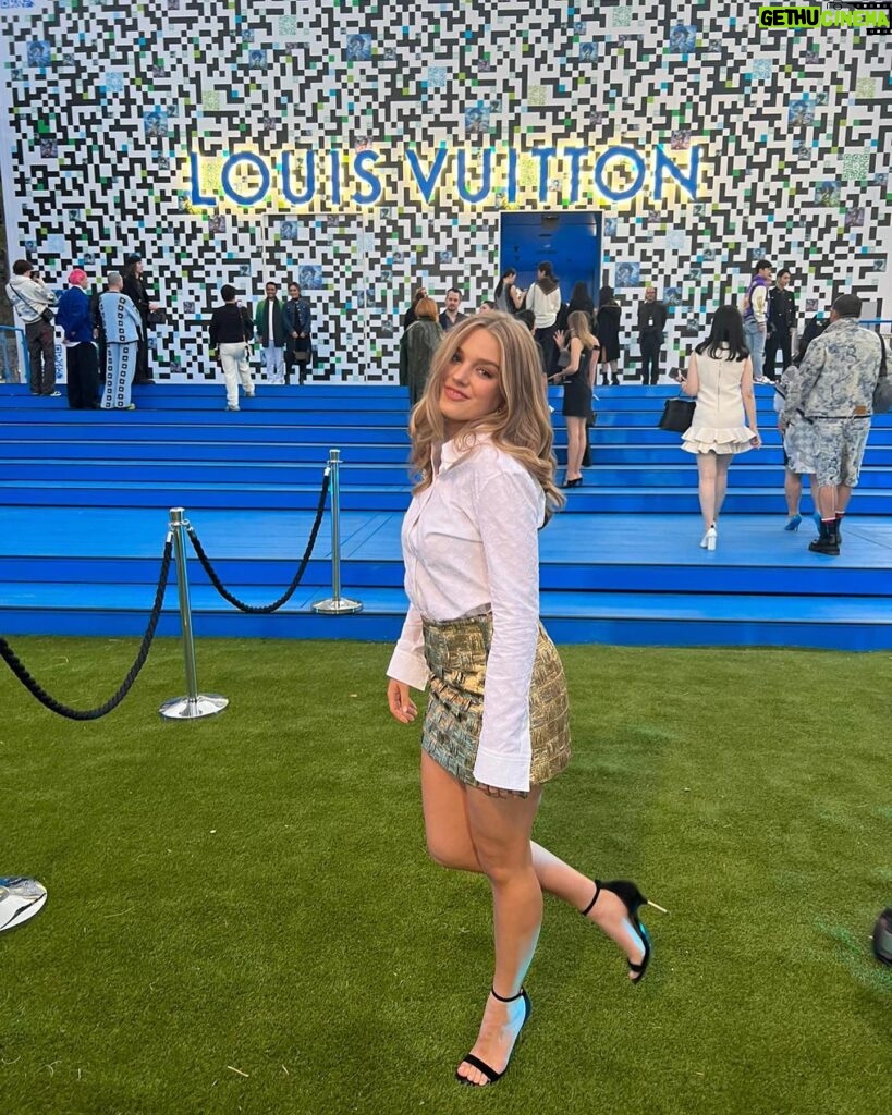 Teagan Croft Instagram - Had a fantastic time at #SEELV - thank you @louisvuitton for having me, for the gorgeous outfit, and for such a fabulous night!! Hair by @barney_martin_hair @milliechowhair Makeup by @heidiscarlettkingmakeup And biggest thank you to the baes the loves the squad @janeylunn and Ash