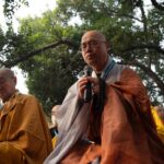 Tenzin Gyatso Instagram - Prayer for World Peace under the Bodhi tree at the Mahabodhi Temple in Bodhgaya, Bihar, India on December 23, 2023. #dalailama #worldpeace #harmony