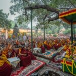 Tenzin Gyatso Instagram - Prayer for World Peace under the Bodhi tree at the Mahabodhi Temple in Bodhgaya, Bihar, India on December 23, 2023. #dalailama #worldpeace #harmony