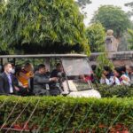 Tenzin Gyatso Instagram - Prayer for World Peace under the Bodhi tree at the Mahabodhi Temple in Bodhgaya, Bihar, India on December 23, 2023. #dalailama #worldpeace #harmony