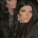Teresa Giudice Instagram - Love spending time my beautiful friends during the holiday season ❤️🎄 #holidayseason #nyc #santababy