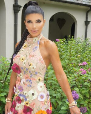 Teresa Giudice Instagram - It’s the Tre that keeps on growing! Tune in tonight at 8 PM EST for the season premiere of RHONJ💕💐