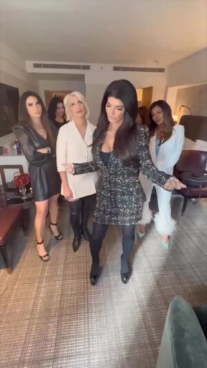 Teresa Giudice Instagram - Ain’t no party like a housewife party ✨🪩 @appianentertainment