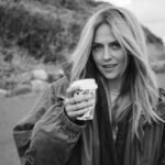 Teresa Palmer Instagram - Just a little candid @marieclaireau shoot bts from my friend @victoriabaron who also doubles as a photographer between her prolific makeup-ing 🌙✨