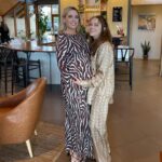 Teresa Palmer Instagram - Baby showering our gorgeous @its_susie_collins and baby girl weeeeeee it’s getting so close! Ready for my #doula duties! #pregnancy #babygirl