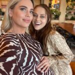 Teresa Palmer Instagram - Baby showering our gorgeous @its_susie_collins and baby girl weeeeeee it’s getting so close! Ready for my #doula duties! #pregnancy #babygirl