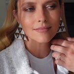 Teresa Palmer Instagram – T E R E S A • P A L M E R 🇦🇺
Hazy taupe   shimmering champagne tones with sunkissed golden skin on #teresapalmer for the premiere of #thefallguy tonight in LA ✨

Style @annabelleharron @chanelofficial 
Hair @hairbyjohnd 
Makeup by me #jobakermakeupartist using @platedskinscience on skin … @welovecoco @chanel.beauty on eyes and lips with some #tarantulash mascara @bakeupbeauty with some gorgeous @victoriabeckhambeauty pearlescent cream hilighter on cheek bones , eye lids and bridge of nose for a supreme lux sheen of gorgeousness !! ✨

#makeup #makeupartist #beauty #ozzy #style #makeuptutorial #makeupreels #makeupaddict #makeuplover #sunkissed #golden #beauty #beautybloggers #makeuplook #welovecoco #makeuptransformation #makeupartistsworldwide