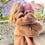 Teresa Palmer Instagram - Cosy cuddles ✨ Celebrating ten years of the iconic Teddy Coat with my mini me. @maxmara #MaxMara #TeddyTen #noaninalsharmedinthemaking