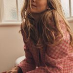 Teresa Palmer Instagram - Love this mag and loved this day. Thanks Gritty Pretty for having me as your cover girl this month for the sustainability issue. Oh what a fab team ✨ Gritty Pretty Editor @danielle_gay Guest Editor @lottiedl Art Direction @sarahdalywork Words by @rosegarnett Produced by @tanikarouillon Photography @danrobertsstudio Digital Operator @seokhoyoon Videography @tomrobots Lighting Tech @ryan_achilles Hair @kohhair_ Skin & Makeup @isabellaschimid Styling @jess_pecoraro