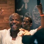 Terry Crews Instagram - Sim! É ele mesmo comendo o famoso sanduíche de mortadela do Mercadão! 🤩 Nosso eterno Latrell e Julius! Thank you for coming, @terrycrews! And when will you come here, @thevincentmartella? Se o Terry não resistiu, ninguém pode deixar de comer o sanduíche do mortadela do @bardomane! #Mercadao #MercadaoSP #TerryCrews