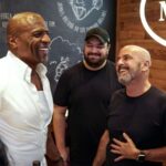 Terry Crews Instagram - Sim! É ele mesmo comendo o famoso sanduíche de mortadela do Mercadão! 🤩 Nosso eterno Latrell e Julius! Thank you for coming, @terrycrews! And when will you come here, @thevincentmartella? Se o Terry não resistiu, ninguém pode deixar de comer o sanduíche do mortadela do @bardomane! #Mercadao #MercadaoSP #TerryCrews