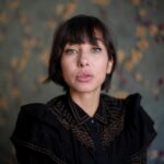Tess Masazza Instagram - Sfruttando la mia carta da parati. #amelie #cartadaparati #shorthair #frenchbob