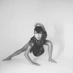 Tess Masazza Instagram - Everybody was KUNG FU DANCING! 🐼🖤 Foto di @lucia.iuorio Post by @luca.retouching MuA by @valentinaiuorio Presso @studio.lu_roma #kungfu #dancing #kungfupanda #shaolin #kungfugirl #vintage #brucelee #enterthedragon