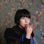 Tess Masazza Instagram - Sfruttando la mia carta da parati. #amelie #cartadaparati #shorthair #frenchbob