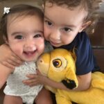 Thaila Ayala Instagram - Entre tapas e beijos é o novo nome da série q rola aqui em casa. Mas pelo menos tá rolando um beijos antes era só tapa, e como os segundos dos beijos e carinhos são preciosos, faz nosso coração bater mais rápido. 🙌🏽