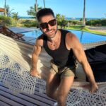 Thales Bretas Instagram - Sem filtro no paraíso! Dias maravilhosos em família na @casadatrindademamucabinhas ! Que lugar lindo! Mar quentinho, pessoal acolhedor… Recarregando as energias e vivendo momentos que vão ficar na memória pra sempre! Esse é um dos meus cantinhos favoritos… Obrigado Deus! Obrigado Pernambuco! 📸 @tamarabretas.photography