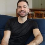 Thales Bretas Instagram - O que é mais fácil e o que é mais prazeroso na rotina de pais? Eu te conto no reels de hoje o que me dá mais prazer e também o que tenho mais dificuldade. E você, me conta também? #paternidade #rotina