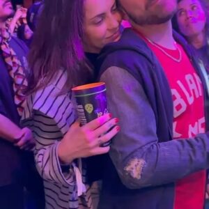 Thales Bretas Instagram - Viva @tamarabretas , minha irmãzinha, amor da minha vida há quase 36 anos!!!
Tô muito feliz de poder estar perto de vc e comemorar mais esse ciclo do seu lado! Que você tenha tudo o que precisa, o que merece e o que deseja, sempre! Que o mundo seja gentil com você, te trate com carinho e amor. Eu vou te tratar sempre, pra sempre!! Te amo te amo te amo!!!