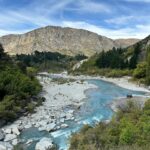 Thales Bretas Instagram – Pulinho em Queenstown, na Nova Zelândia, mto surpreendente! Trilhas lindas, paisagem, lago azul, cachoeiras, vinícolas… e até uma nevinha eterna no glaciar. Amei. Quero voltar…