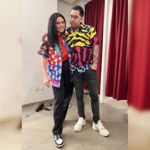 Thalita Latief Instagram - Slide ➡️ sampe akhir! 😌😅
Normal-merem-mulai-rusak- udalah terserah 🤣🤣😂
HAHAHAHAHAHA!!!!…. 😂
•
setelah ratusan purnama akhirnya masnyah berhasil saya bujuk ikutan gameshow tv wohooow!!! 💃🏻🕺
•
Btw kl pd ngeh…
itu lipstick gue kayanya blepetan sampe ke gigi-gigi deh..
😂😂😂 yatalaaaammm…. Lol 😂 HAHAHA!!
•
#happygolucky #blessed #grateful 
#happy #fun #positivevibes #family100